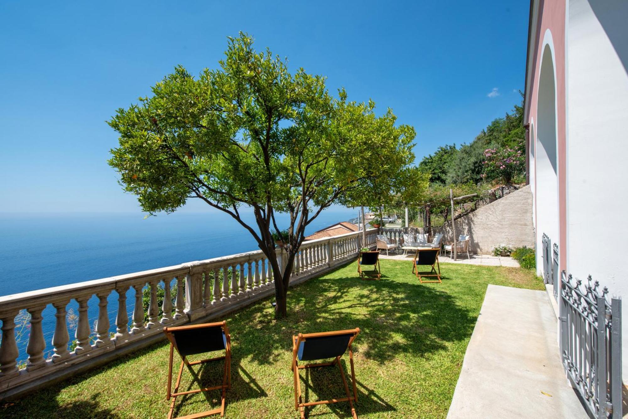 Belvedere Amodeo - Terrace, Seaview, Wifi Конка-дей-Марини Экстерьер фото